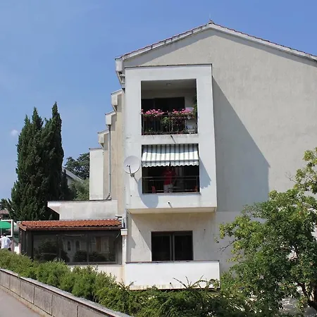 Albina Apartment *
