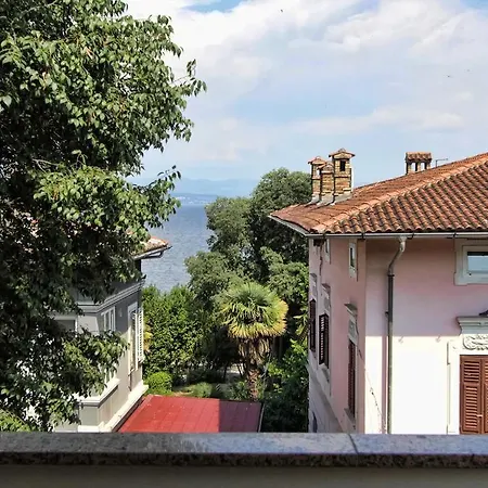 Albina Apartment *